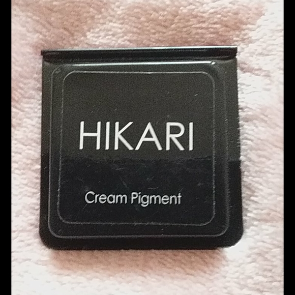 Makeup - Picture 2 of 3